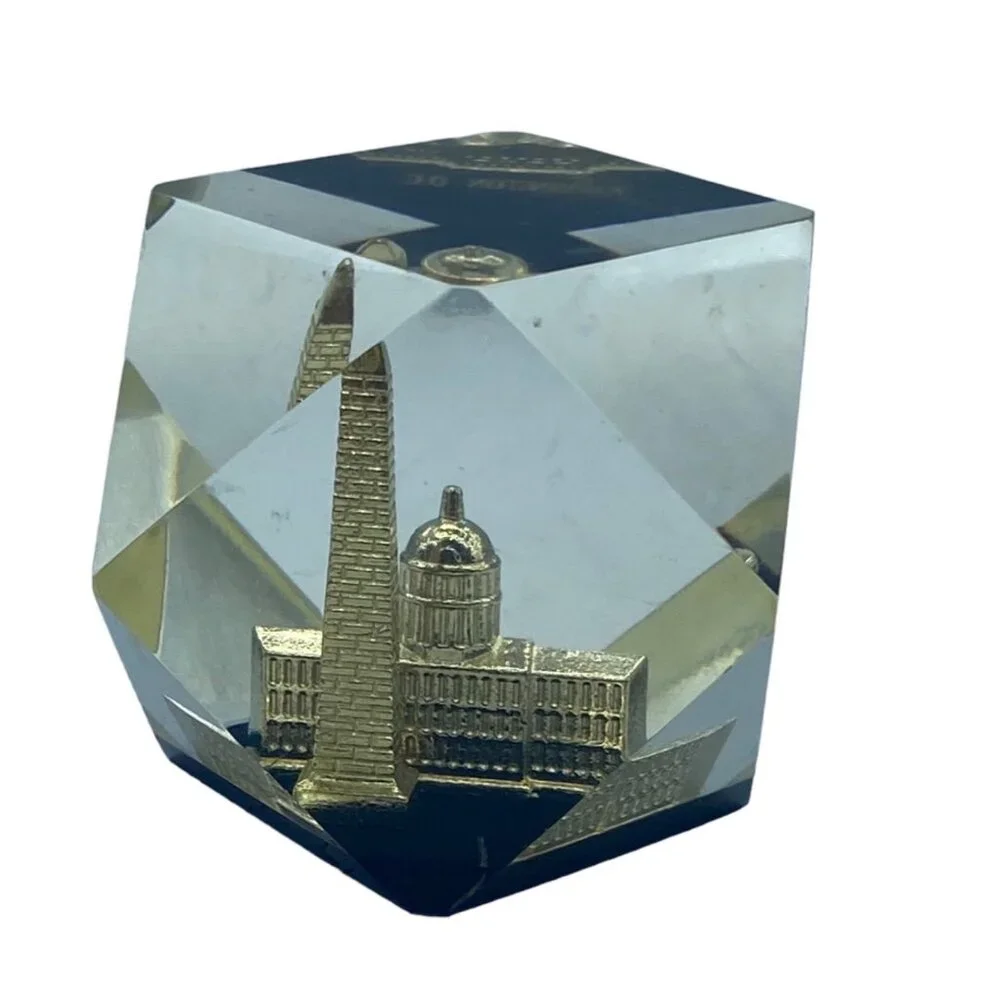 Vtg Washington‎ D.C. Souvenir Paperweight Gold Monuments 2” Lucite
